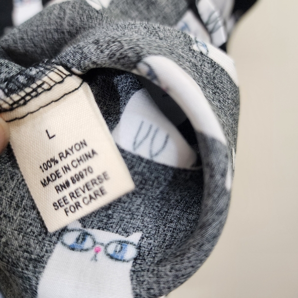 Love Notes short sleeve button front cat print crop shirt woman's size large - Picture 7 of 9